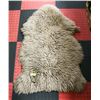Image 1 : CARMEL BROWN SHEEPSKIN RUG APPROX 3 FT LONG