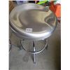 Image 4 : 3 Metal Garage Stools