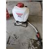 Image 3 : Chapin Backpack Sprayer and Handheld Sprayer