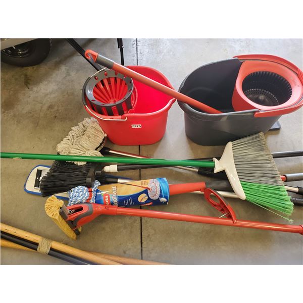 Cleaning Supplies Lot