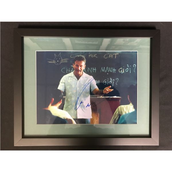 ROBIN WILLIAMS SIGNED FRAMED 8X10 PHOTO (RA COA)