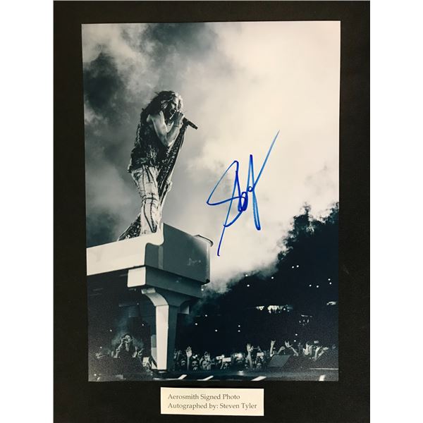 STEVEN TYLER SIGNED AEROSMITH 8 X 10 ( RA COA)