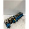 Image 2 : Lot Of (8) Vickers Valves