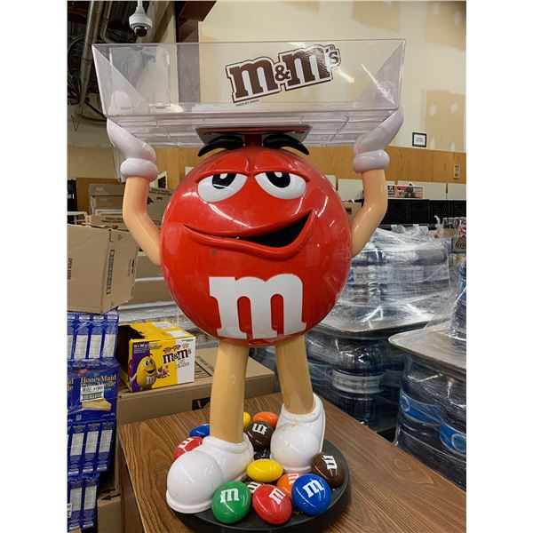 M & M Display