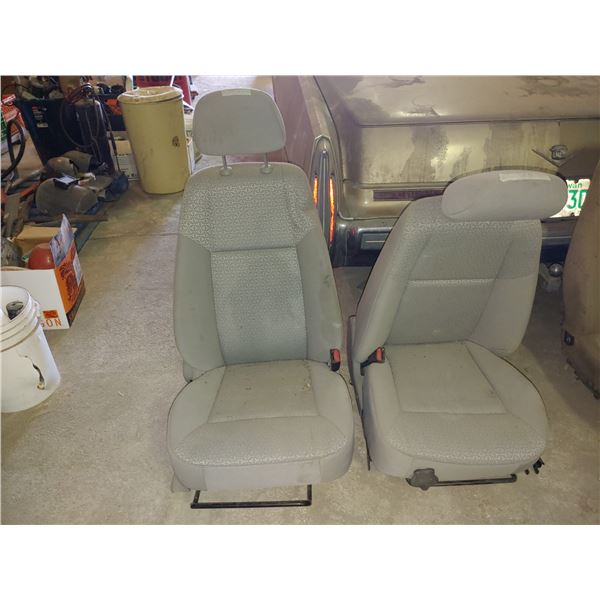2 Matching Car Seats in Good Condition