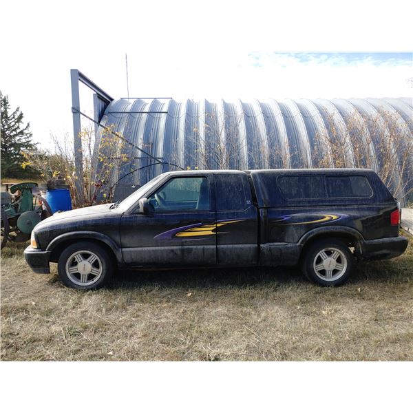 2000 GMC Sonoma Extended Cab With Cap Runs and Drives 1GTCS19W9Y8223980