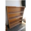 Image 3 : 2 Wooden Shelves (Stacked in Pictures)