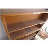 Image 4 : 2 Wooden Shelves (Stacked in Pictures)