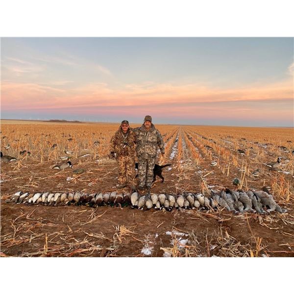 Waterfowl Hunt for 8 - Caprock Waterfowl