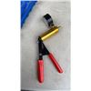 Image 3 : HAND HELD AUTOMOTIVE VACUUM TEST KIT