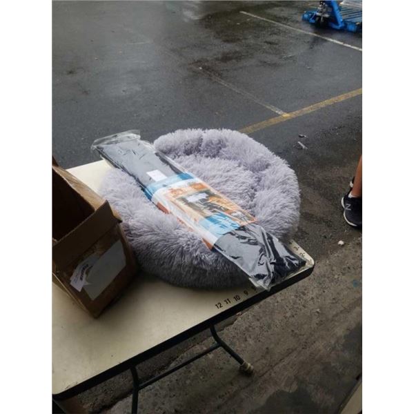 DOG BED - APPROX 2 FOOT DIAMETER