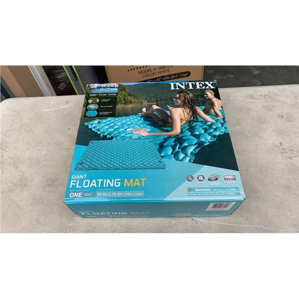 INTEX GIANT FLOATING MAT - 9FT 6 INCH X 7 FOOT 5 INCH