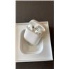 Image 3 : APPLE AIRPODS 2ND GEN WITH CHARGING CASE TESTED AND WORKING