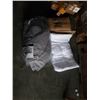 Image 1 : AS NEW QUEEN SIZE BED COMFORTER AND PILLOW