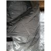 Image 2 : AS NEW QUEEN SIZE BED COMFORTER AND PILLOW