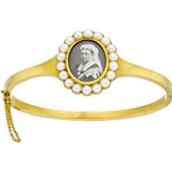 Pearl Royal Presentation Bangle Bracelet