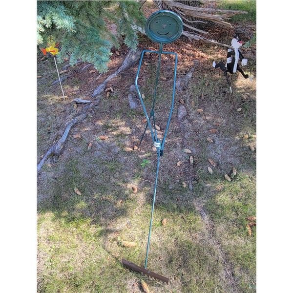 Metal Art - Raking Statue