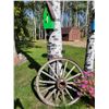 Image 1 : Wagon Wheel & Green Birdhouse