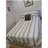 Image 1 : Queen Size Bed - Boxspring - Mattress & Foamy