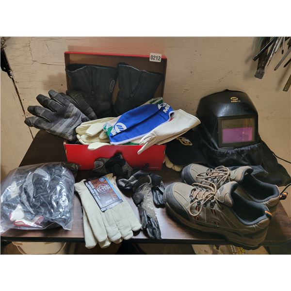 Workload Work Shoes Size 8 - Work Gloves - Welders Helmet