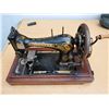 Image 1 : 419 --  Vintage Singer Sewing Machine