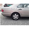 Image 18 : B2 --  1999 MERCEDES E430 , Gold , 225858  KM's