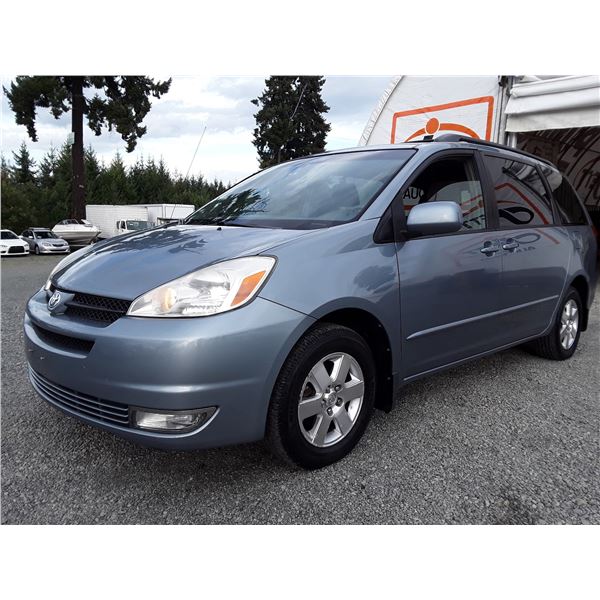 D6 --  2004 TOYOTA SIENNA CE , Blue , 207832  KM's