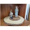 Image 1 : 466 --  2 Oriental Figurines on a Wooden Block