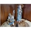 Image 2 : 466 --  2 Oriental Figurines on a Wooden Block