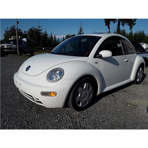 F4 --  2001 VOLKSWAGEN NEW BEETLE GLS , White , 119789  KM's