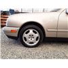 Image 16 : A12B --  1999 MERCEDES E430 , Gold , 225858  KM's