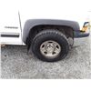 Image 13 : A12C --  2000 CHEVROLET SILVERADO 2500 EXT CAB 4X4 , White , 214,070 MILES  KM's