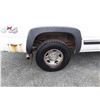 Image 14 : A12C --  2000 CHEVROLET SILVERADO 2500 EXT CAB 4X4 , White , 214,070 MILES  KM's