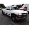 Image 3 : A12C --  2000 CHEVROLET SILVERADO 2500 EXT CAB 4X4 , White , 214,070 MILES  KM's