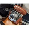 Image 5 : Lot of vintage cameras, video camera in case & zoom lenses