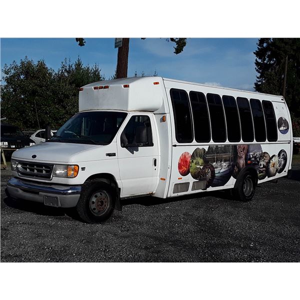 0A --  2001 FORD ECONOLINE E450 BUS , White , 443908  KM's