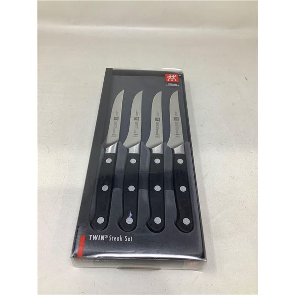 Lot Of 4 Steak Knifes