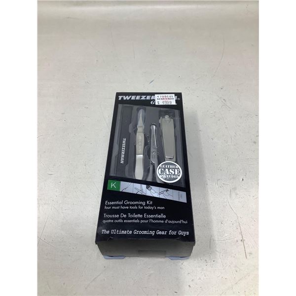 Tweezerman Essentials Grooming Kit