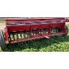 Image 2 : IH 5100 18 RUN SEED DRILL WITH GRASS SEED BOX