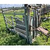 Image 2 : 3 PTH CATTLE HEAD GATE/SQUEEZE CHUTE