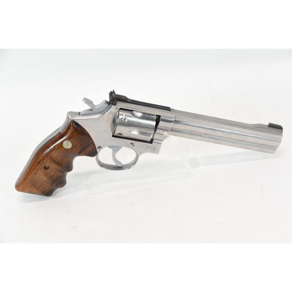 Smith & Wesson  648  Cal: 22 Mag