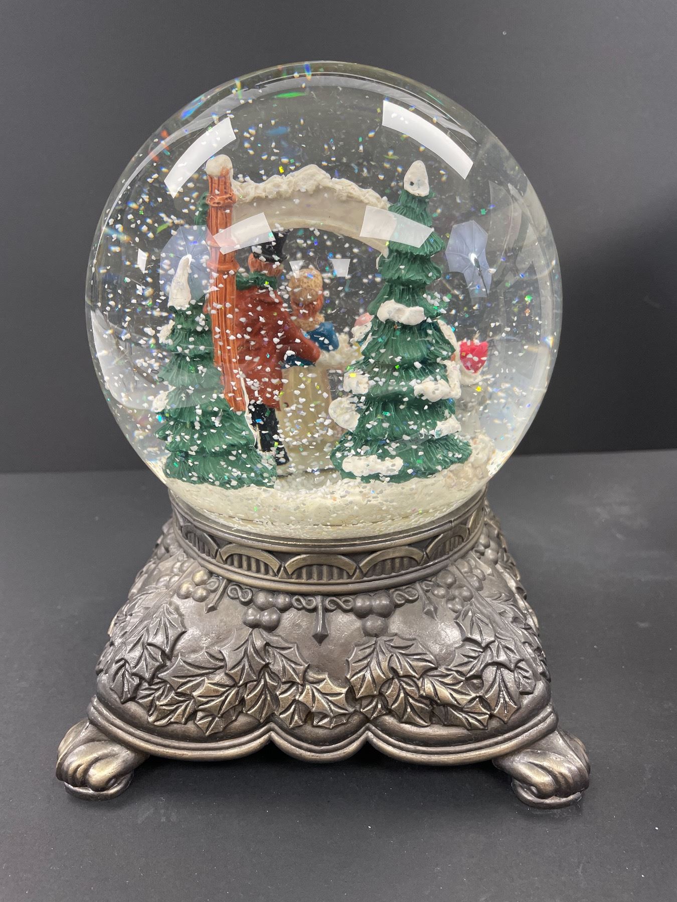Traditions Brand Heirloom Musical Christmas Water Globe