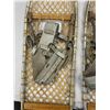 Image 3 : Canadian Lacrosse Aluminum 34" Snowshoes - with Leather Shoe Straps