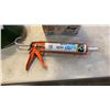 Image 2 : LOT OF CAULKING AND CAULKING GUN WITH LIFE JACKET AND INDUSTRIAL LIGHT