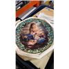 Image 2 : 2 TOTES OF COLLECTOR PLATES