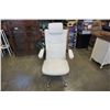 Image 2 : WHITE LEATHER ROLLING OFFICE CHAIR WITH BENTWOOD BACK