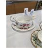 Image 2 : ROYAL ALBERT LAVENDER ROSE GRAVY BOAT AND 2 ROYAL ALBERT WHITE DOGWOOD CHINA CUPS AND SAUCERS