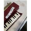 Image 3 : HORNER MELODICA STANDARD 27 WITH ORIGINAL CASE