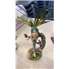 Image 8 : 3 COLLECTIBLE FIGURES