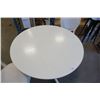 Image 2 : ROUND WHITE DINING TABLE WITH JACKNIFE LEAF AND 2 CHAIRS